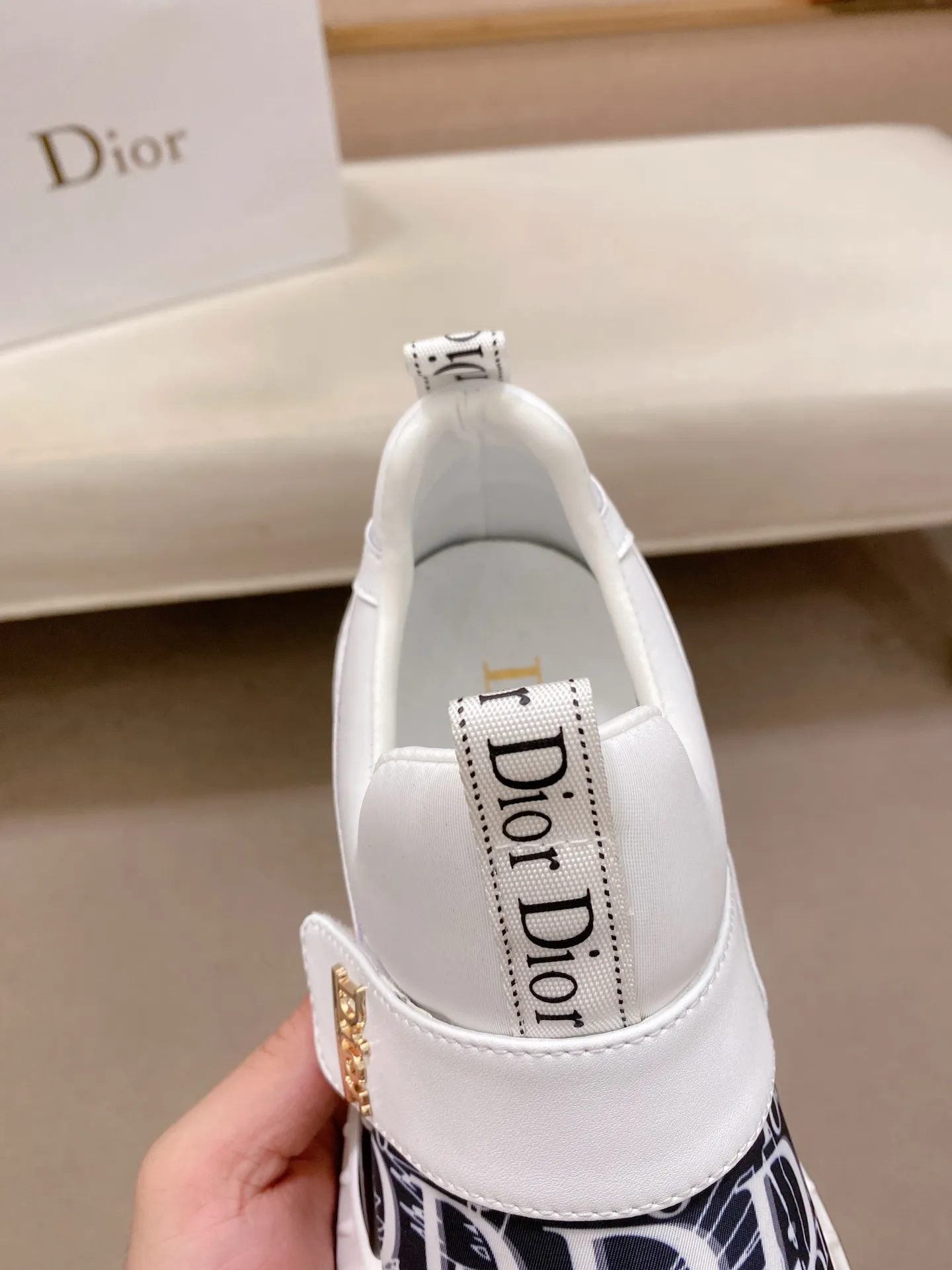 Factory price: 440💰[Dior·Dior] New casual sports style men's shoes, new spring and summer design, perfect workmanship, lace-up lazy style to create wardrobe quality, upper: imported cowhide, sheepskin lining is soft and comfortable, ultra-light TPU wear-resistant outsole, simple, versatile fashion men's shoes, excellent color code number 38--44. (Can be customized for 45 non-refundable)